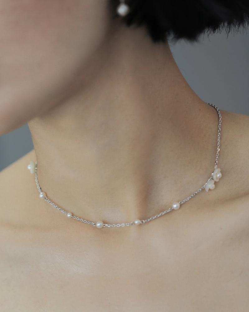 Flora Mother of Pearl Necklace
